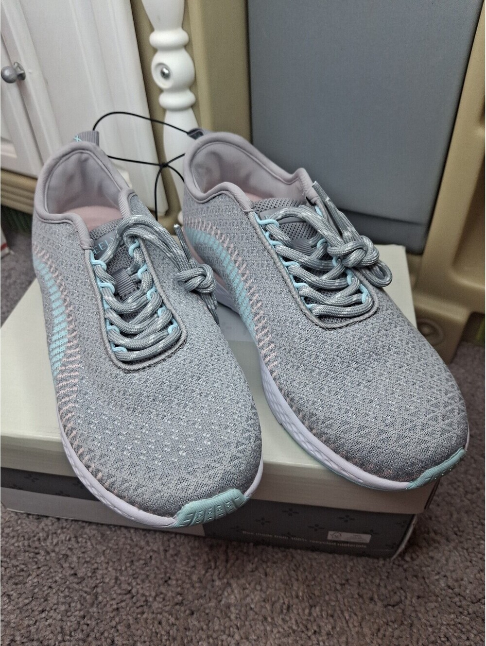 Freely Girls Running Shoes Kid Size 5.5D